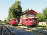 Po mnoha desetiletích se na nádraží v Tovačově setkali dva "Hurvínci" - v tomto případě vozy M131.1454 a M131.1443 dne   Foto: Stanislav Plachý