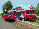 Nezbytné foto české a slovenské vlakové čety s jejich "Hurvínky" M131.1443 a M131.1454 na nádraží v Tovačově   Foto: Jana Plachá